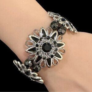 Vintage-Style Black & Silver Floral Stretch Bracelet With Beaded Accents